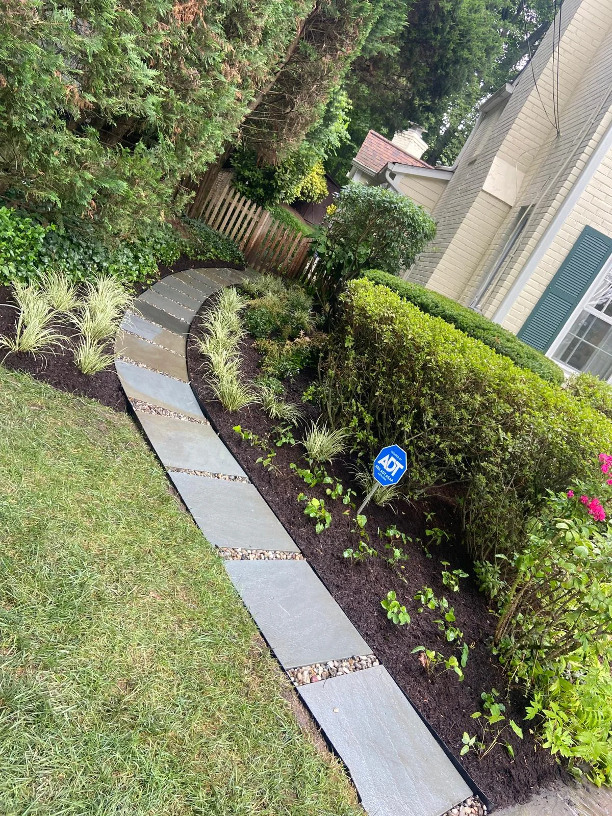 Mulching & Edging in Greenbelt, MD
